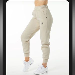 ELMTS CUFFED JOGGER VANILLA